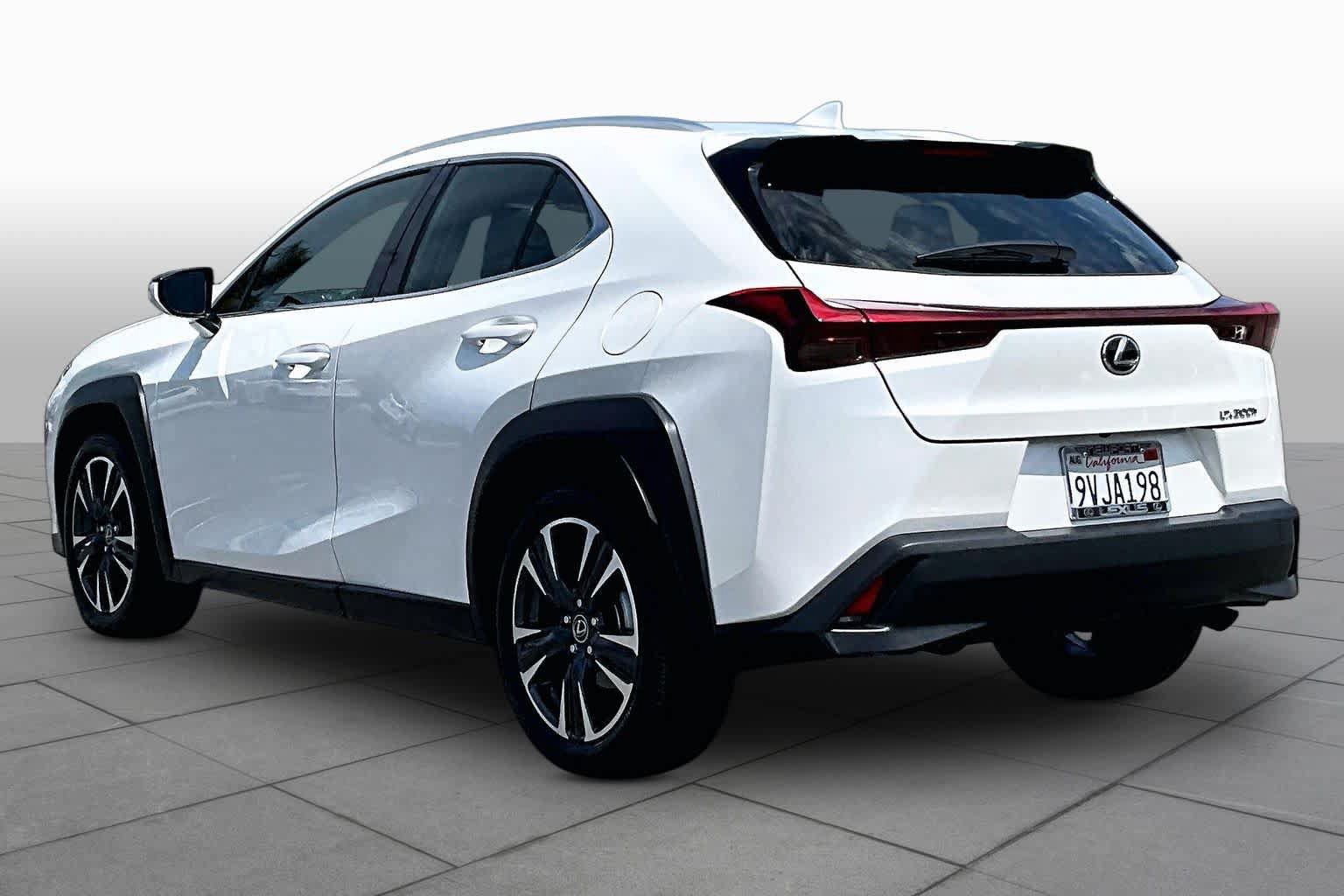 Used 2025 Lexus UX 300h FWD image 11