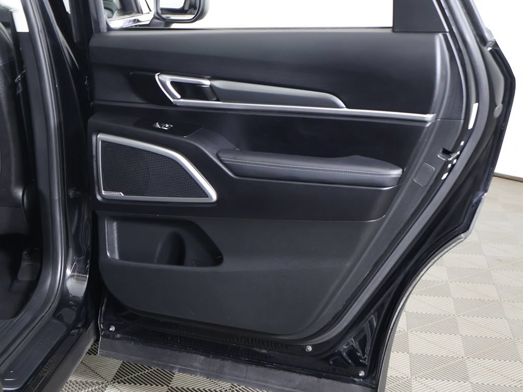 Used 2022 Kia Telluride LX FWD image 25