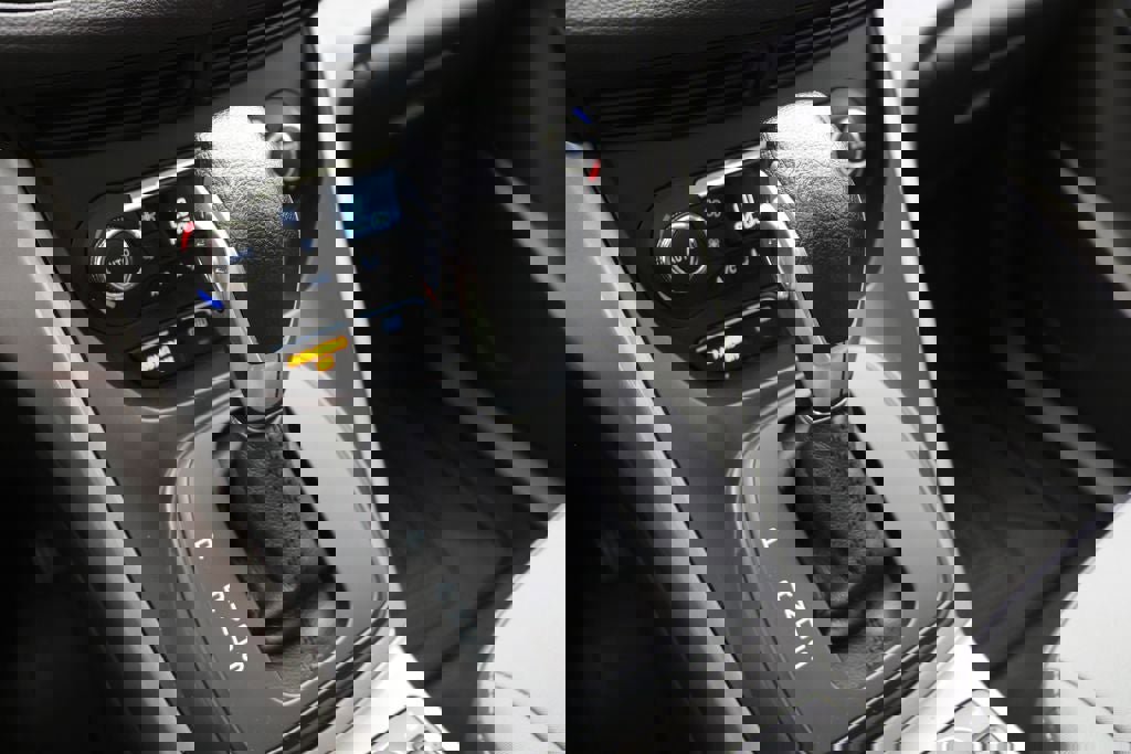 Used 2016 Ford Escape SE w/ Equipment Group 201A AWD/4WD image 24