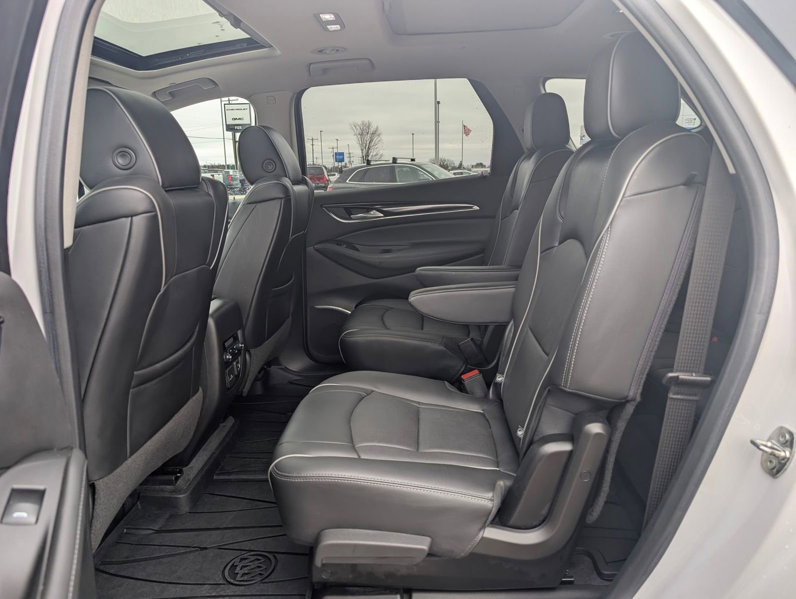 Used 2020 Buick Enclave Avenir w/ Avenir Technology Package AWD/4WD image 27