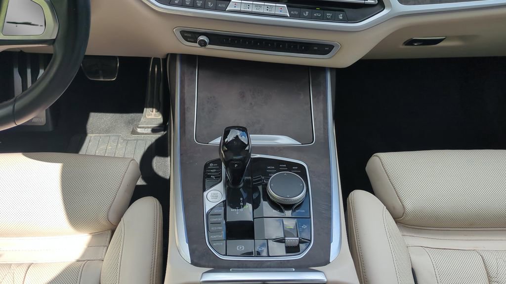 Used 2021 BMW X7 xDrive40i w/ M Sport Package AWD/4WD image 17