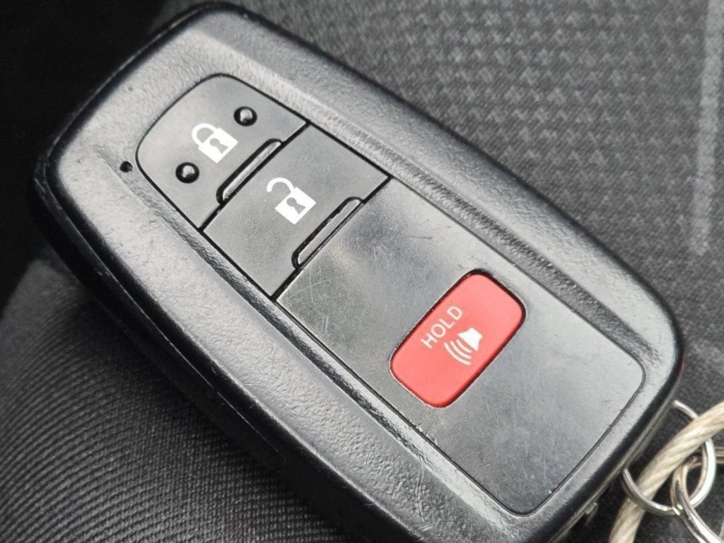 Used 2024 Toyota RAV4 XLE FWD image 95