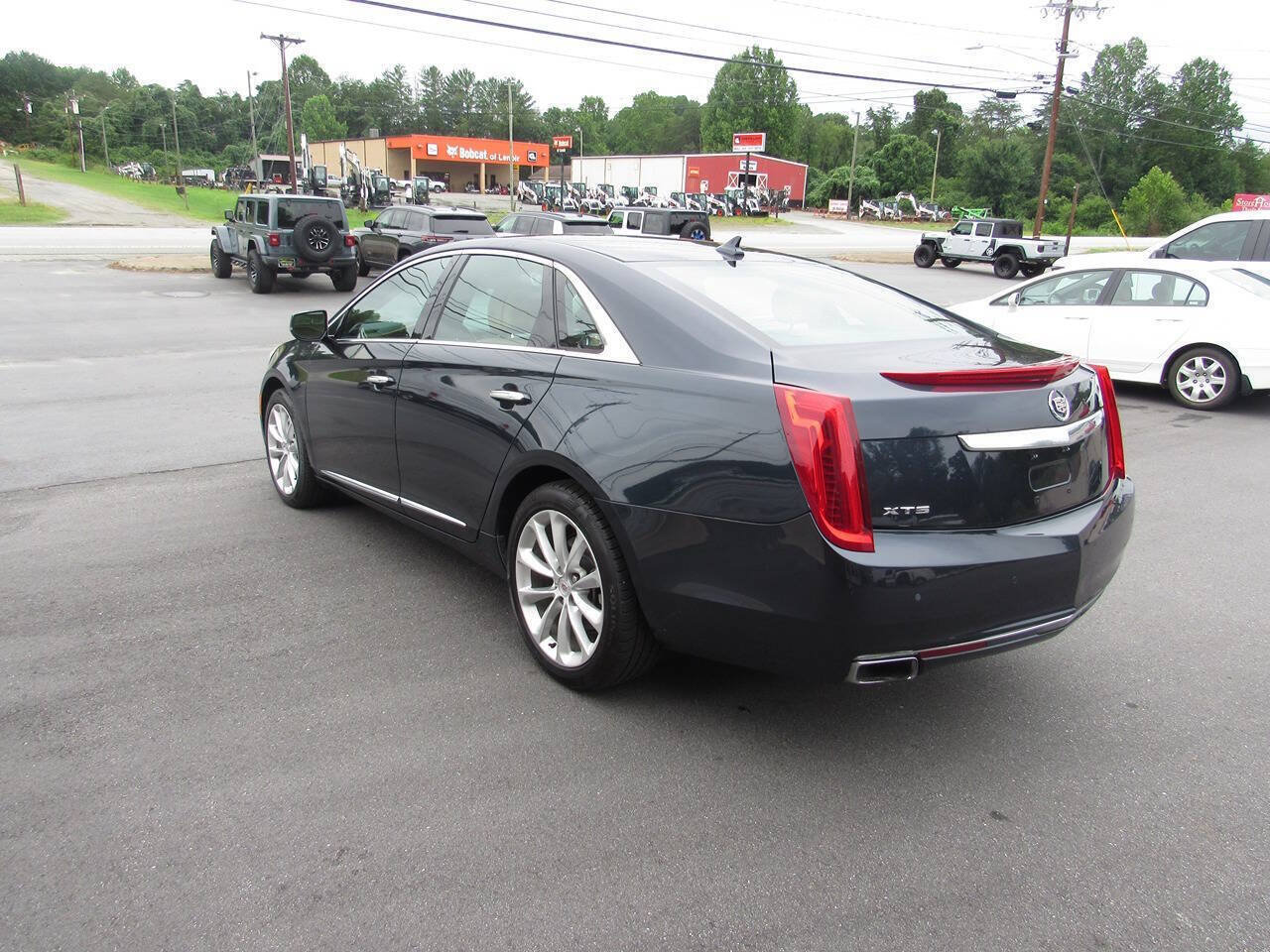 Used 2013 Cadillac XTS Luxury w/ Driver Awareness Package FWD image 6