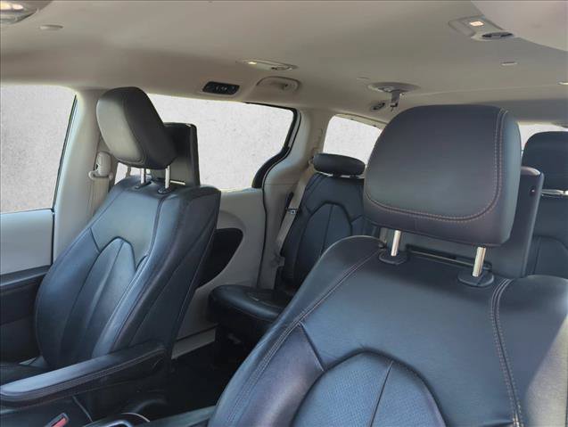 Used 2019 Chrysler Pacifica Touring-L Plus w/ Advanced Safetytec Group FWD image 14