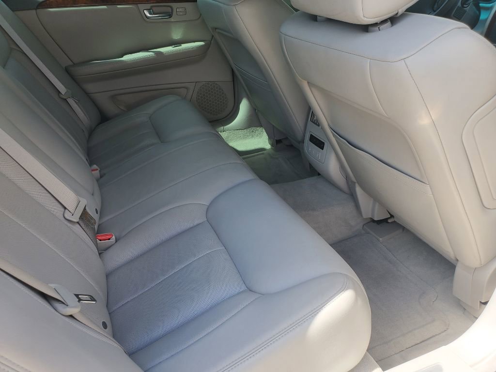 Used 2006 Cadillac DTS w/ Trunk Convenience Package image 29