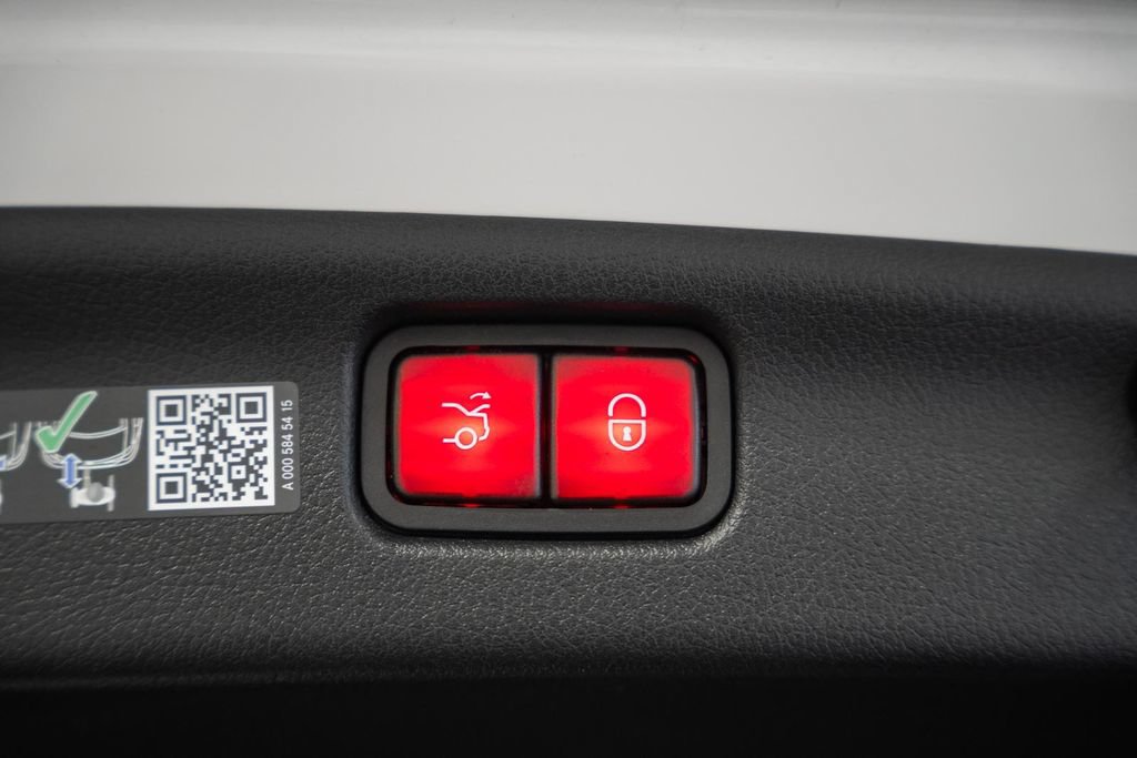 Used 2025 Mercedes-Benz C 300 4MATIC Sedan image 13