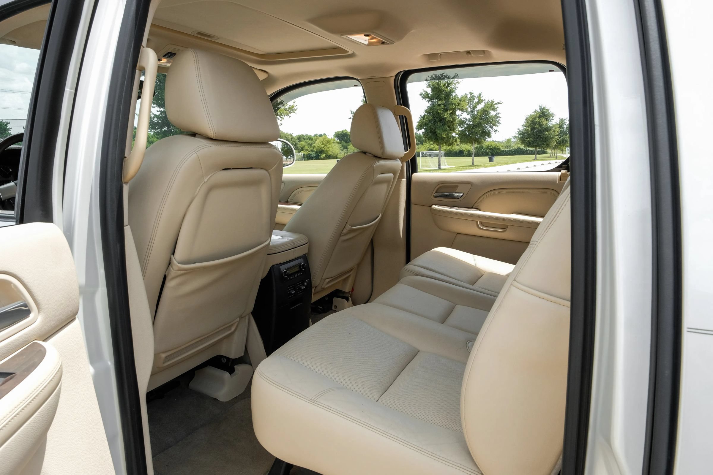 Used 2007 Cadillac Escalade EXT w/ Information Package AWD/4WD image 33