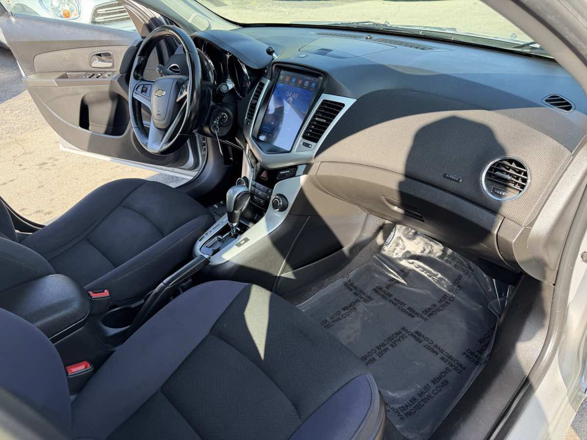 Used 2014 Chevrolet Cruze LT FWD image 14
