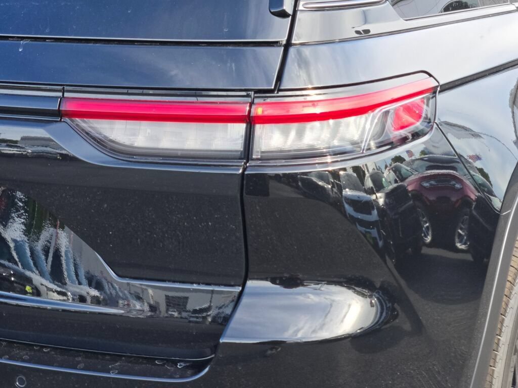 New 2026 Jeep Grand Cherokee Altitude AWD/4WD image 17