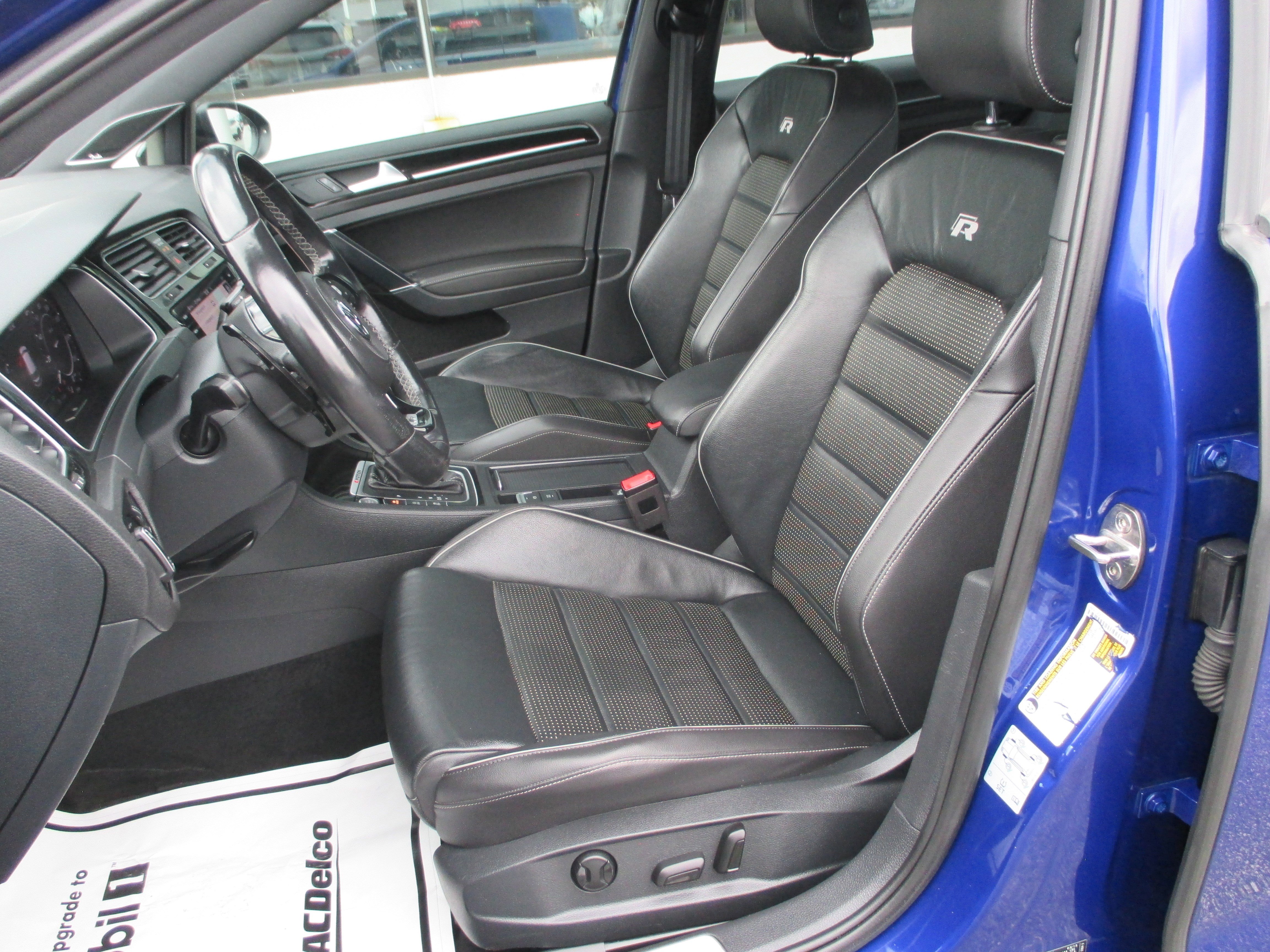 Used 2019 Volkswagen Golf R 4-Door AWD/4WD image 15