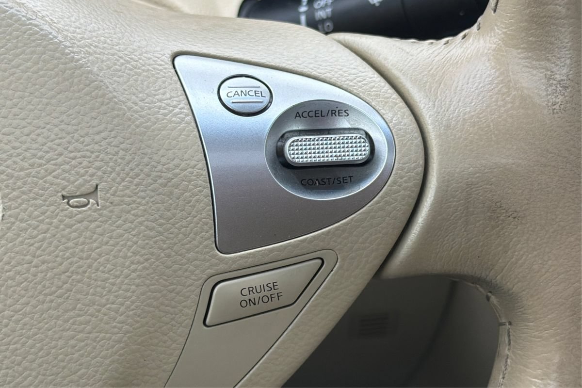 Used 2016 INFINITI QX70 2WD w/ Premium Package image 36