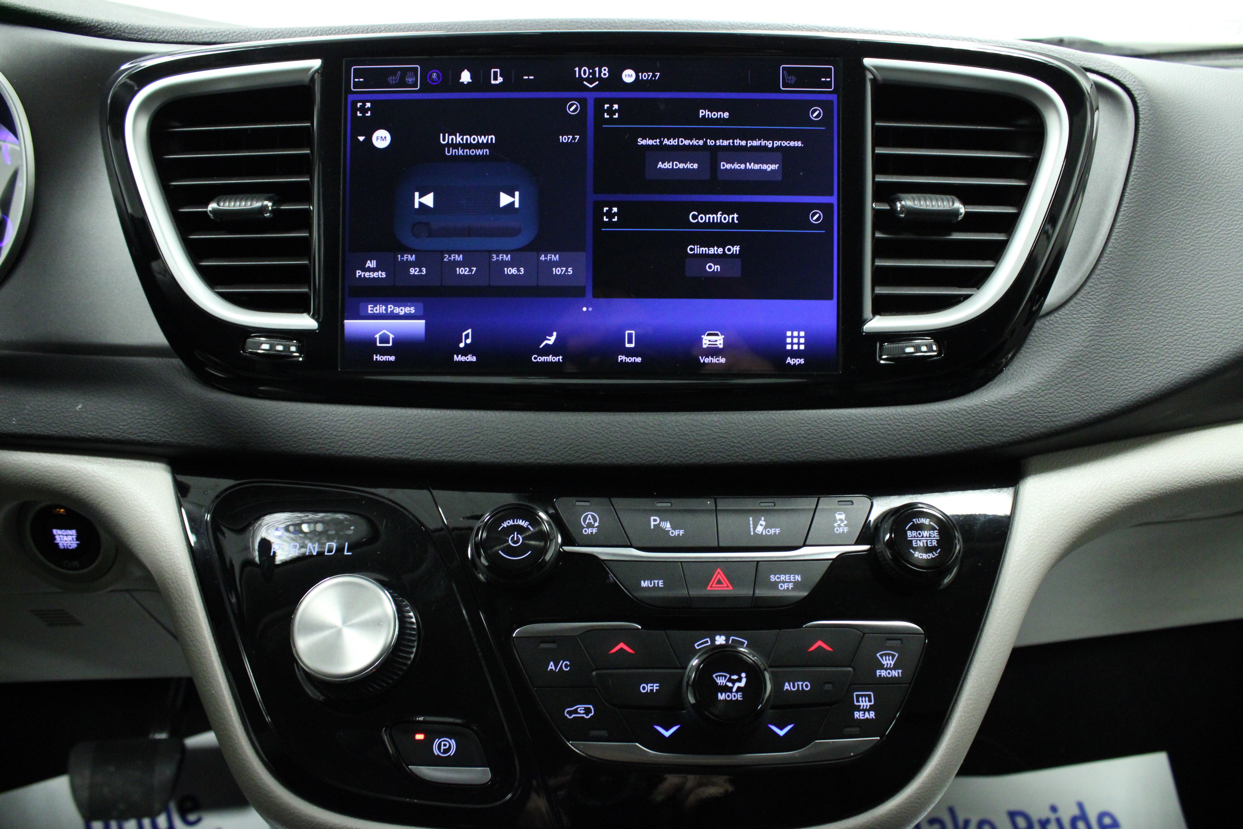 Used 2024 Chrysler Pacifica Touring-L image 23