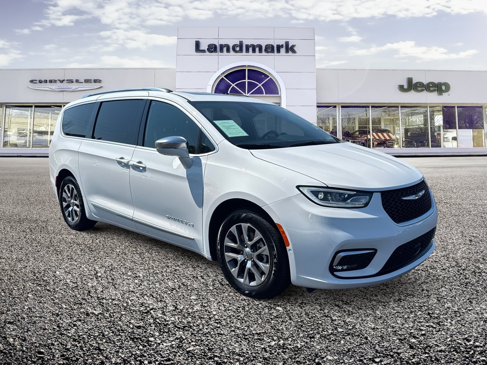 Used 2024 Chrysler Pacifica Pinnacle FWD image 22