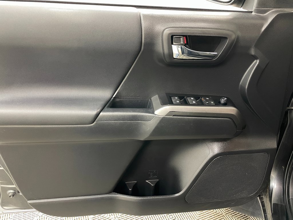 Used 2023 Toyota Tacoma TRD Off-Road image 20