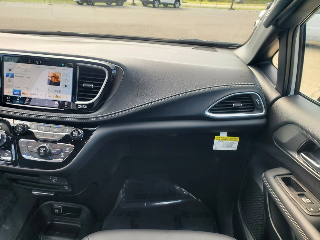 New 2026 Chrysler Pacifica Select image 26