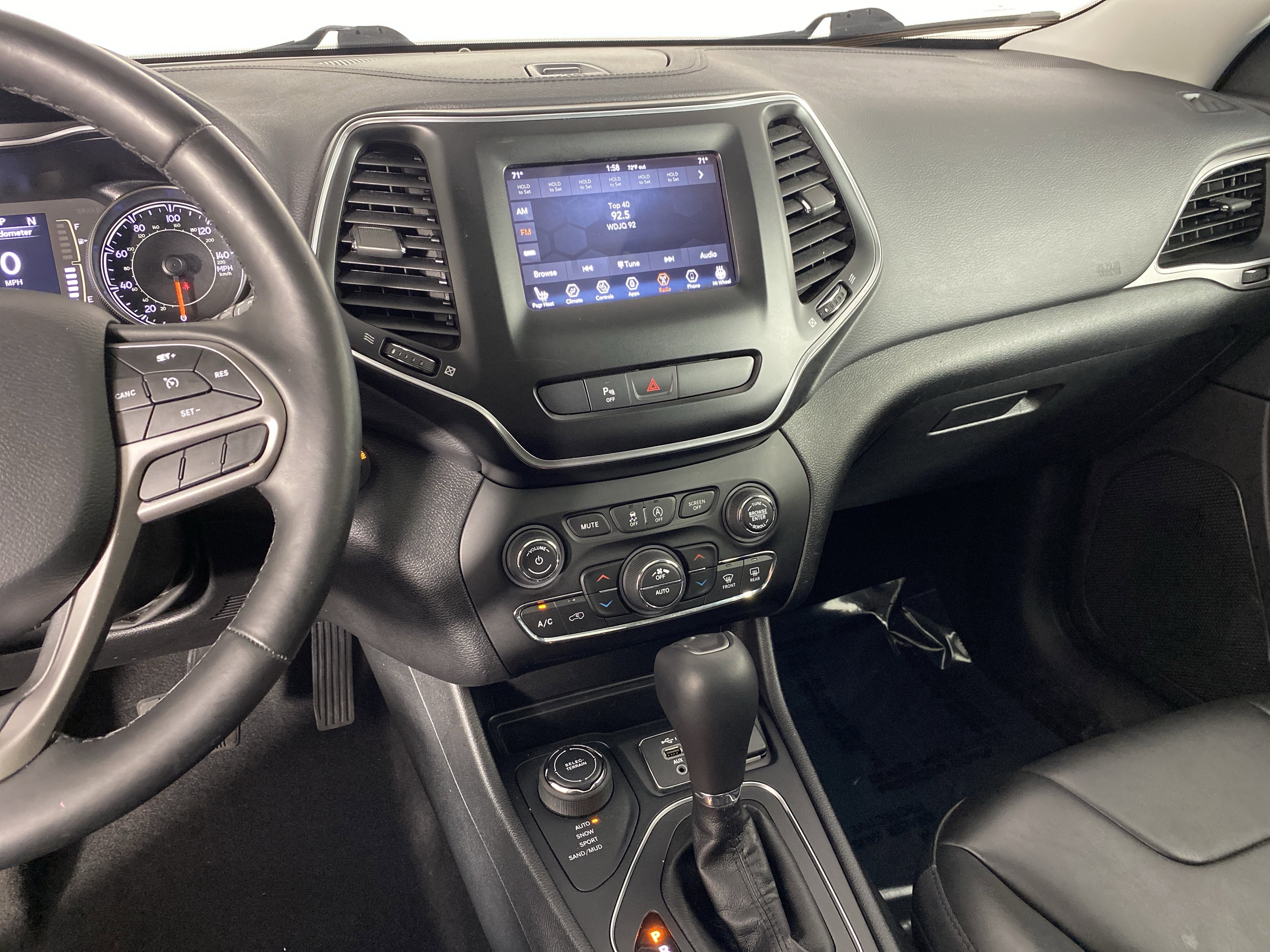 Used 2020 Jeep Cherokee Latitude Plus w/ Comfort/Convenience Group image 29