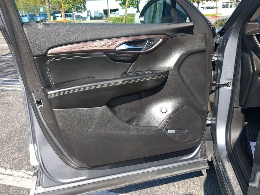 Used 2021 Buick Envision Avenir w/ Technology Package II FWD image 26