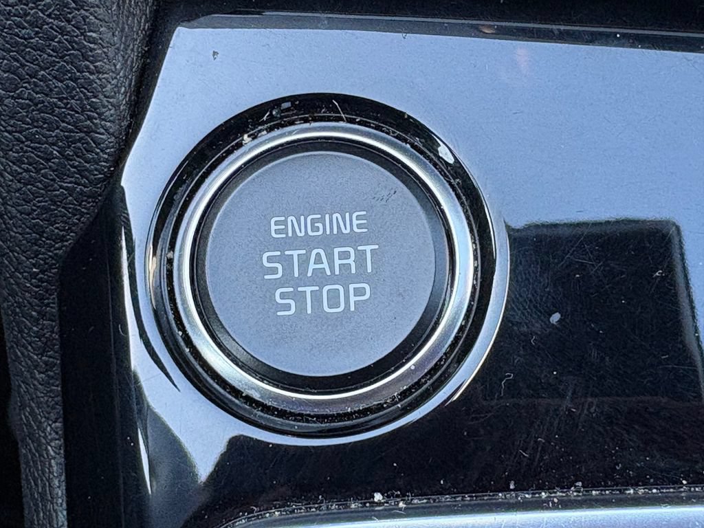 Used 2025 Kia Sportage EX FWD image 23