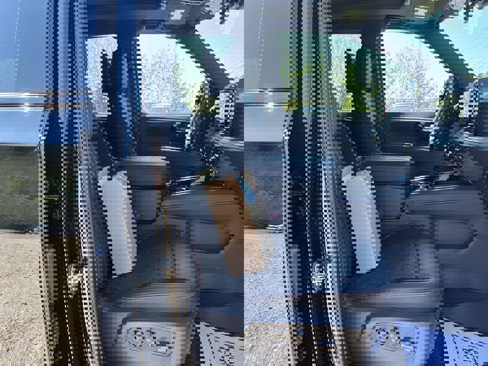 New 2025 Chevrolet Suburban Premier image 28