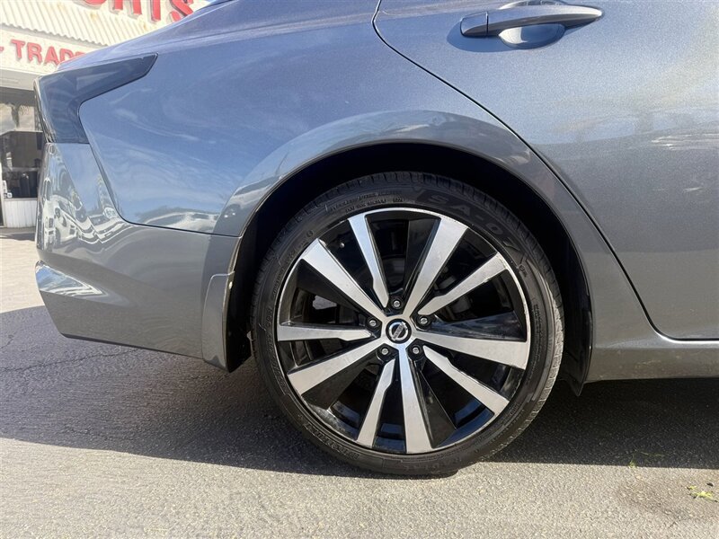 Used 2019 Land Rover Discovery Sport SE AWD/4WD image 14