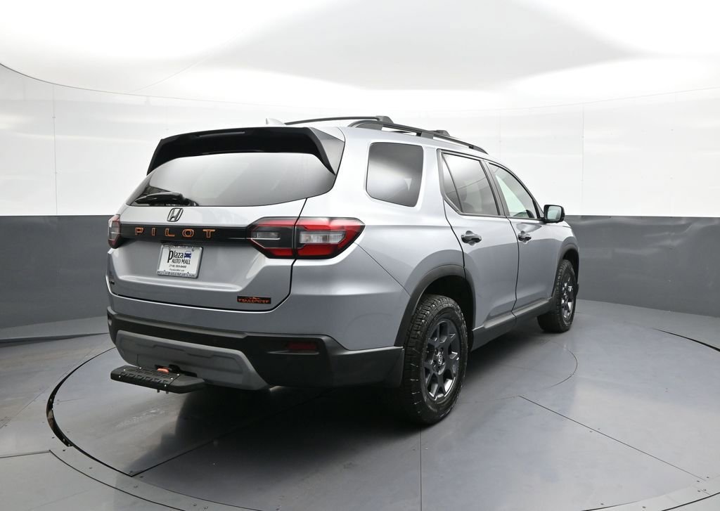Used 2025 Honda Pilot TrailSport image 6