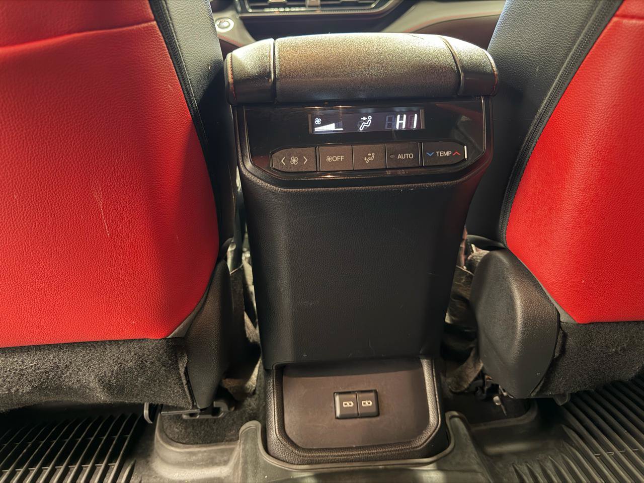 Used 2023 Toyota Highlander XSE FWD image 35