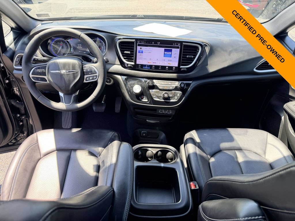 Certified 2025 Chrysler Pacifica Select FWD image 16