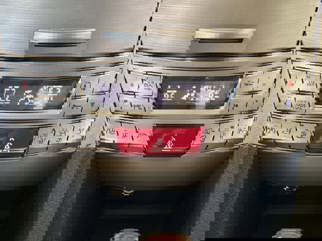 Used 2014 Subaru Legacy 2.5i Limited w/ Popular Package #2 image 20