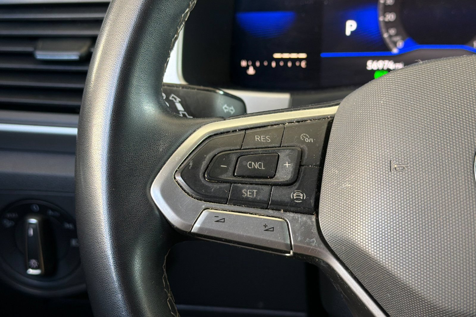 Used 2022 Volkswagen Atlas Cross Sport SE AWD/4WD image 25