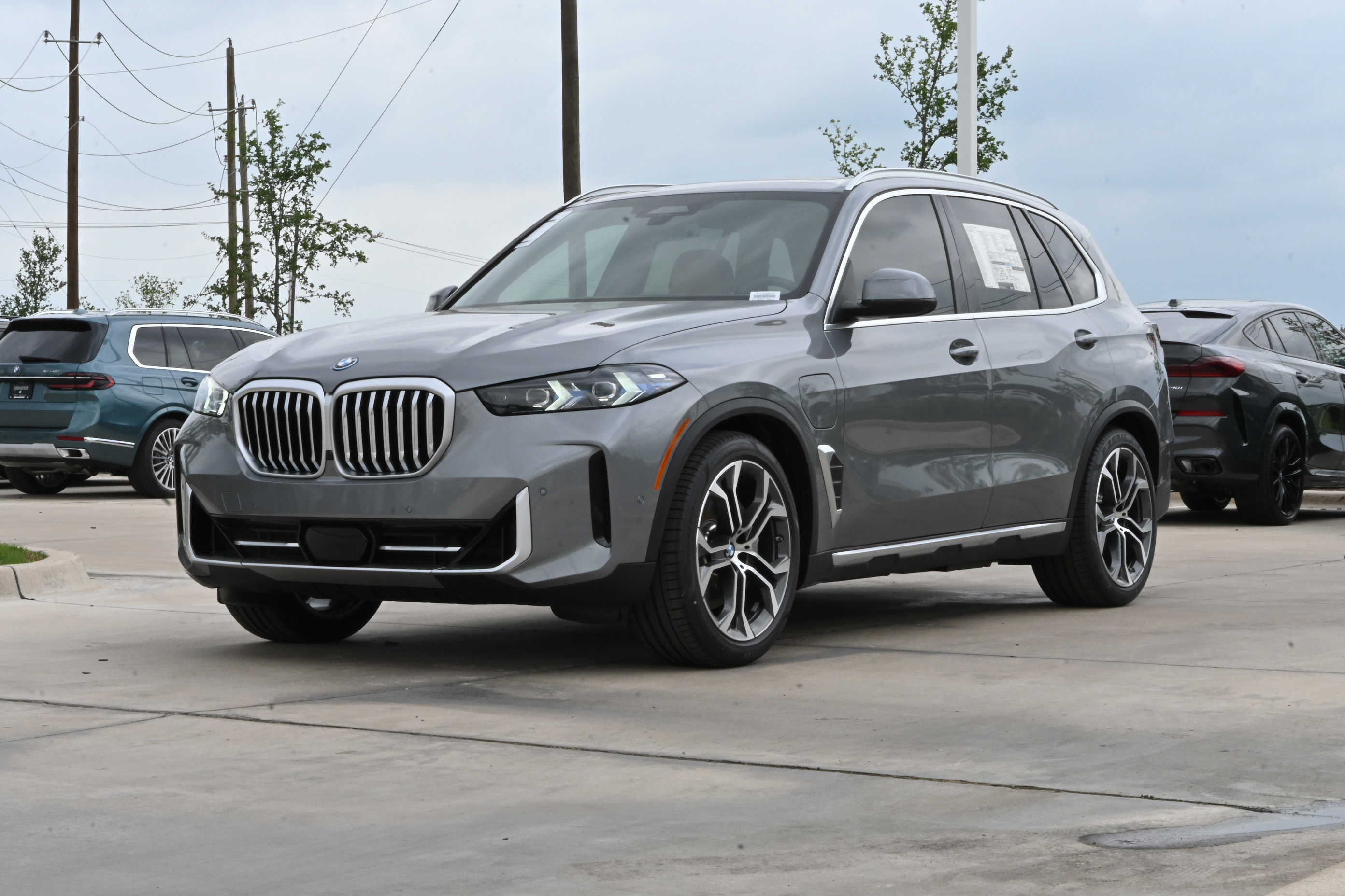 New 2026 BMW X5 xDrive50e w/ Executive Package AWD/4WD image 3