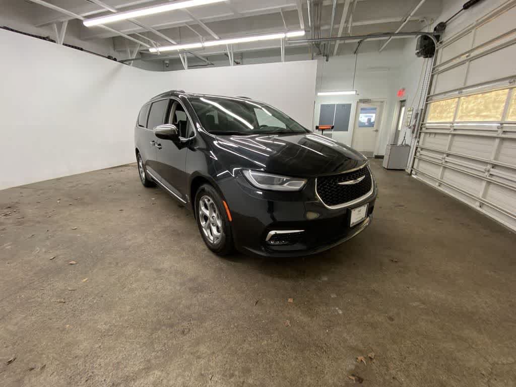 Used 2023 Chrysler Pacifica Limited FWD image 8
