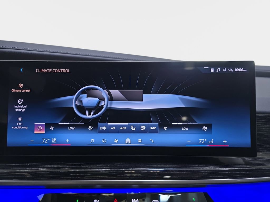 Used 2025 BMW 740i w/ Premium Package RWD image 25
