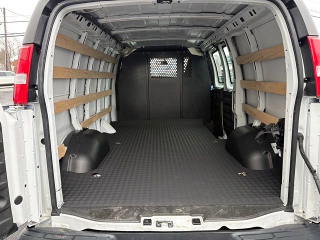 Used 2024 Chevrolet Express 2500 w/ Driver Convenience Package image 21