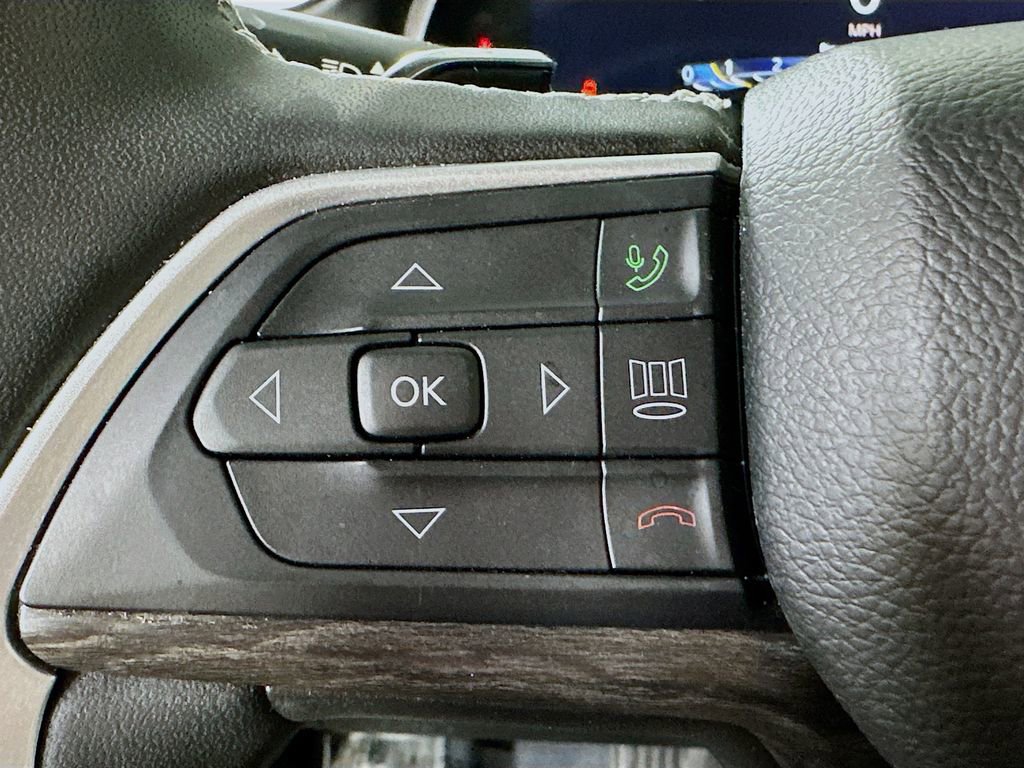 Used 2023 Jeep Grand Cherokee Limited AWD/4WD image 23
