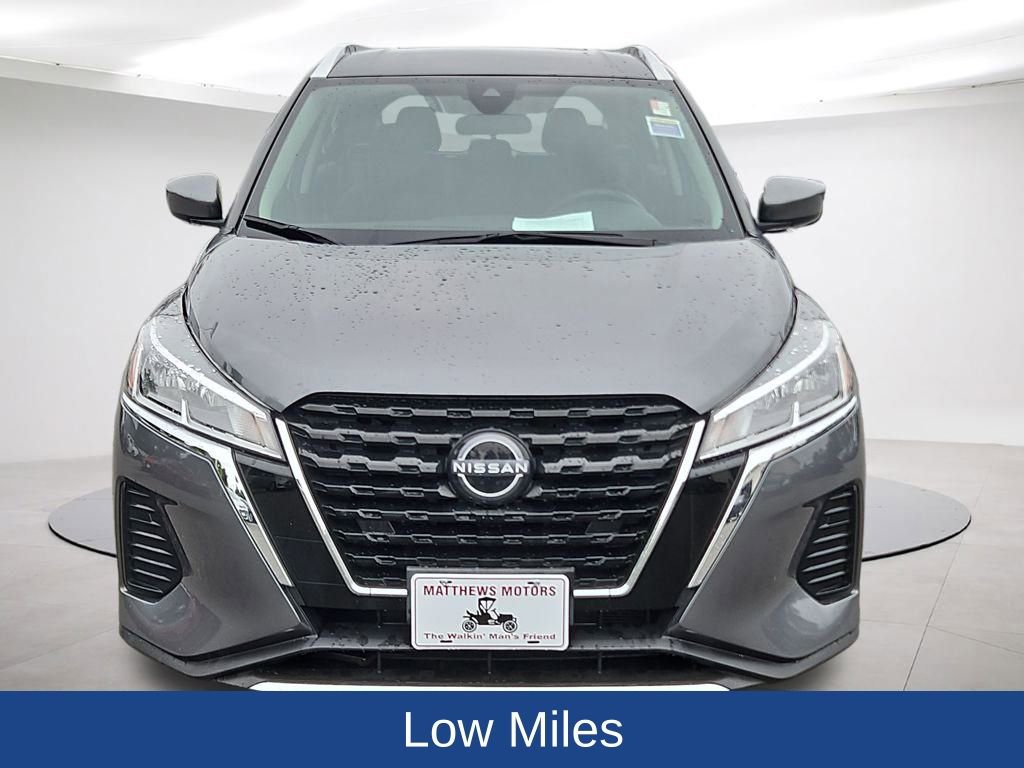 Used 2024 Nissan Kicks SV image 2