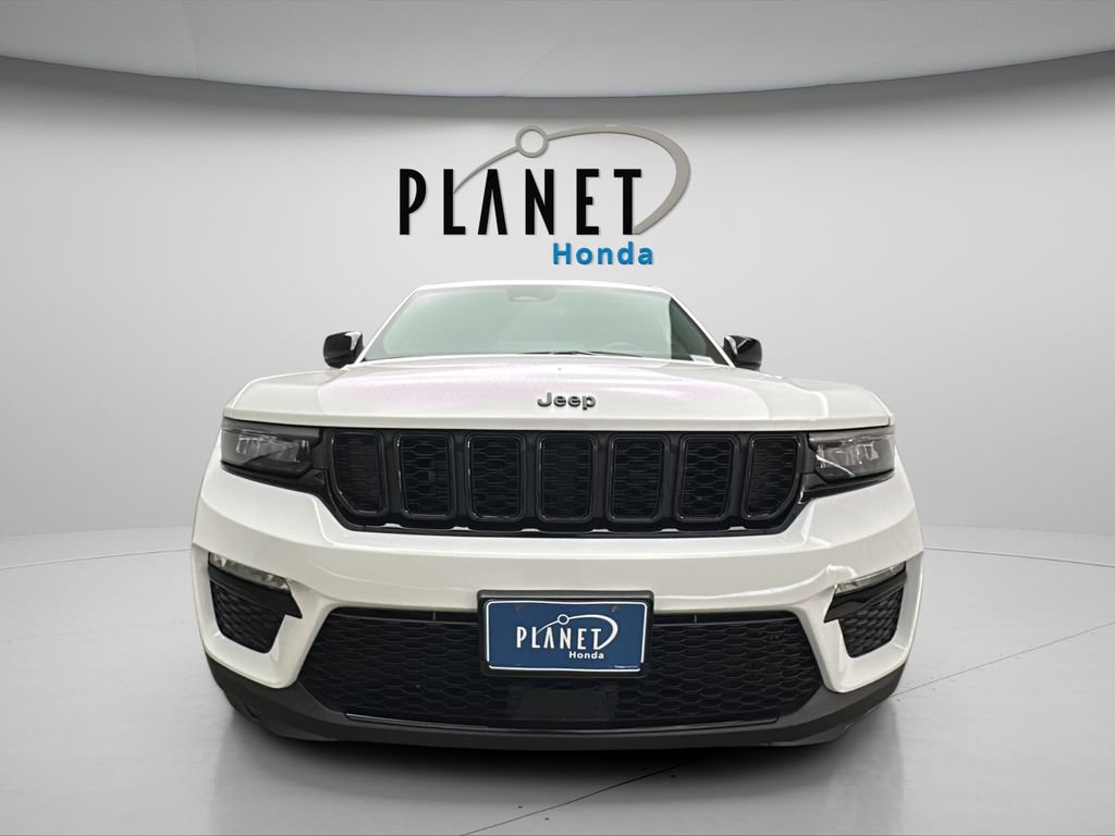 Used 2024 Jeep Grand Cherokee Limited w/ Black Appearance Package AWD/4WD image 11