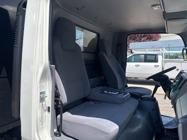 Used 2020 Isuzu NPR RWD image 17