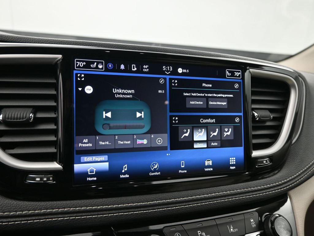 Used 2021 Chrysler Pacifica Touring-L image 17