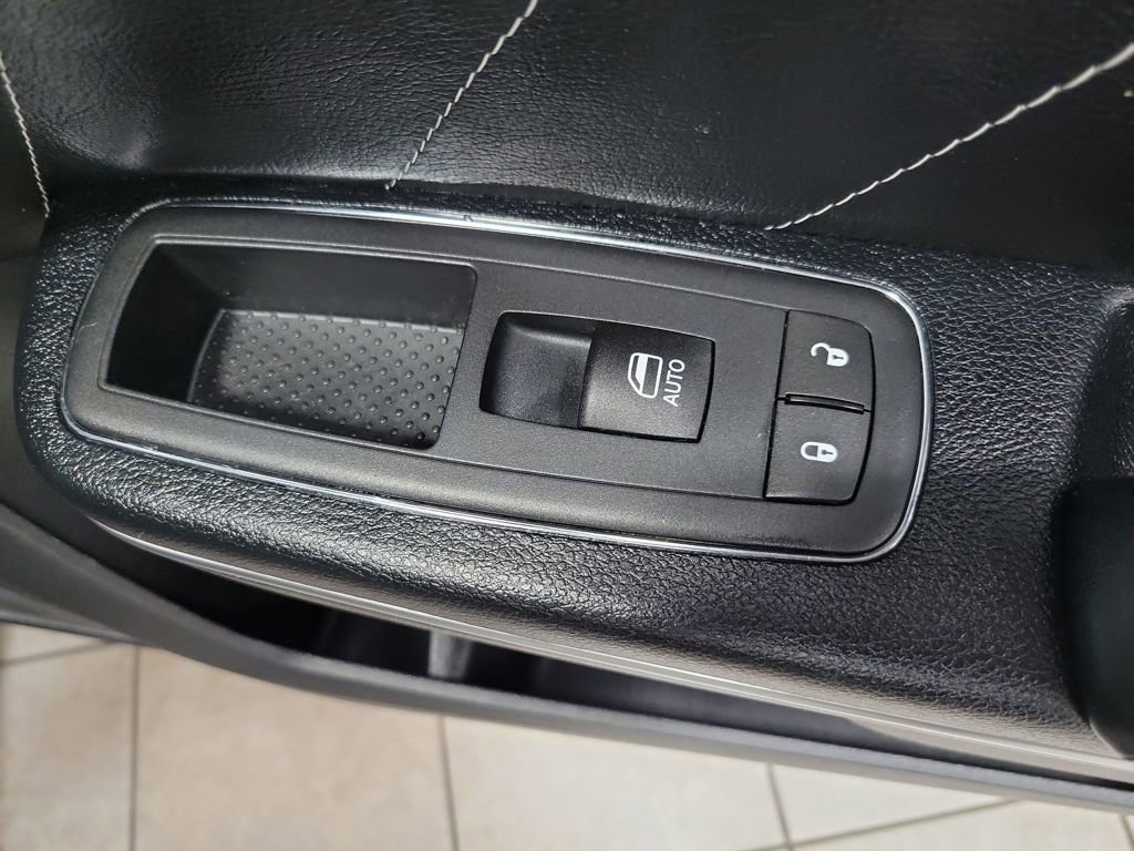 Used 2015 Dodge Charger SXT image 24