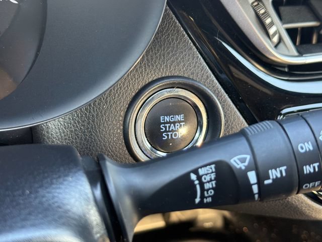 Used 2020 Toyota C-HR XLE FWD image 23
