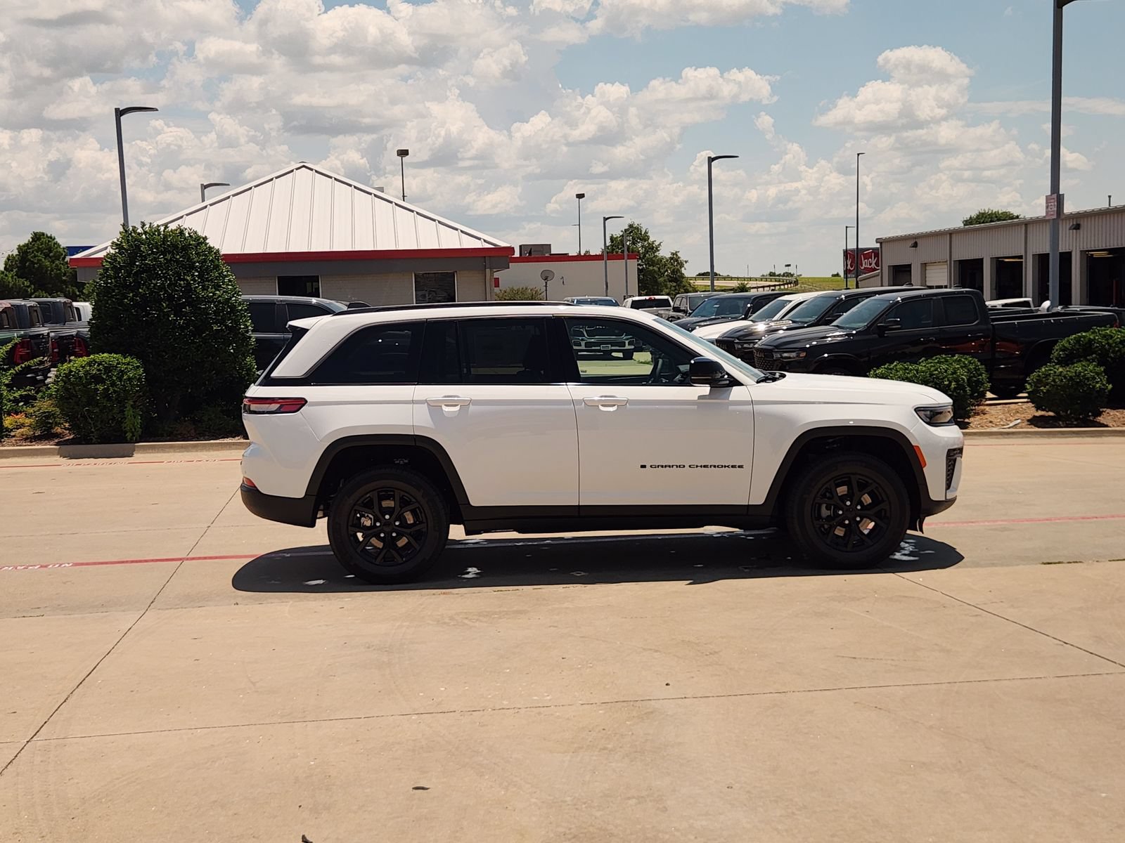 New 2026 Jeep Grand Cherokee Altitude RWD image 7