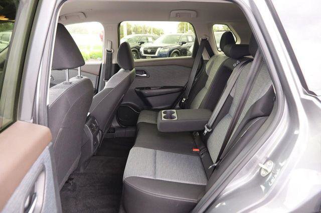 Used 2023 Nissan Rogue SV image 9