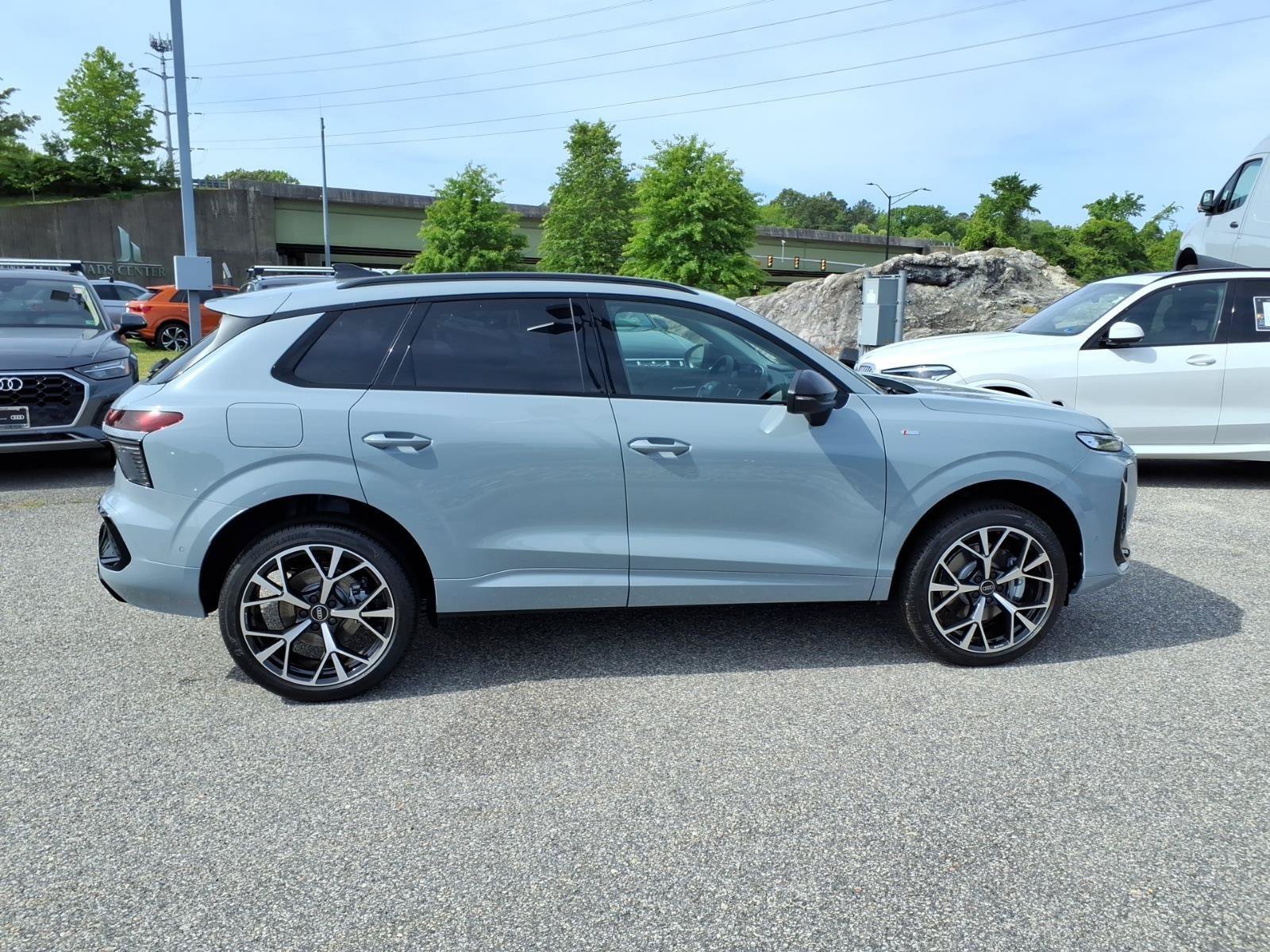New 2026 Audi Q3 quattro 2.0T AWD/4WD image 3