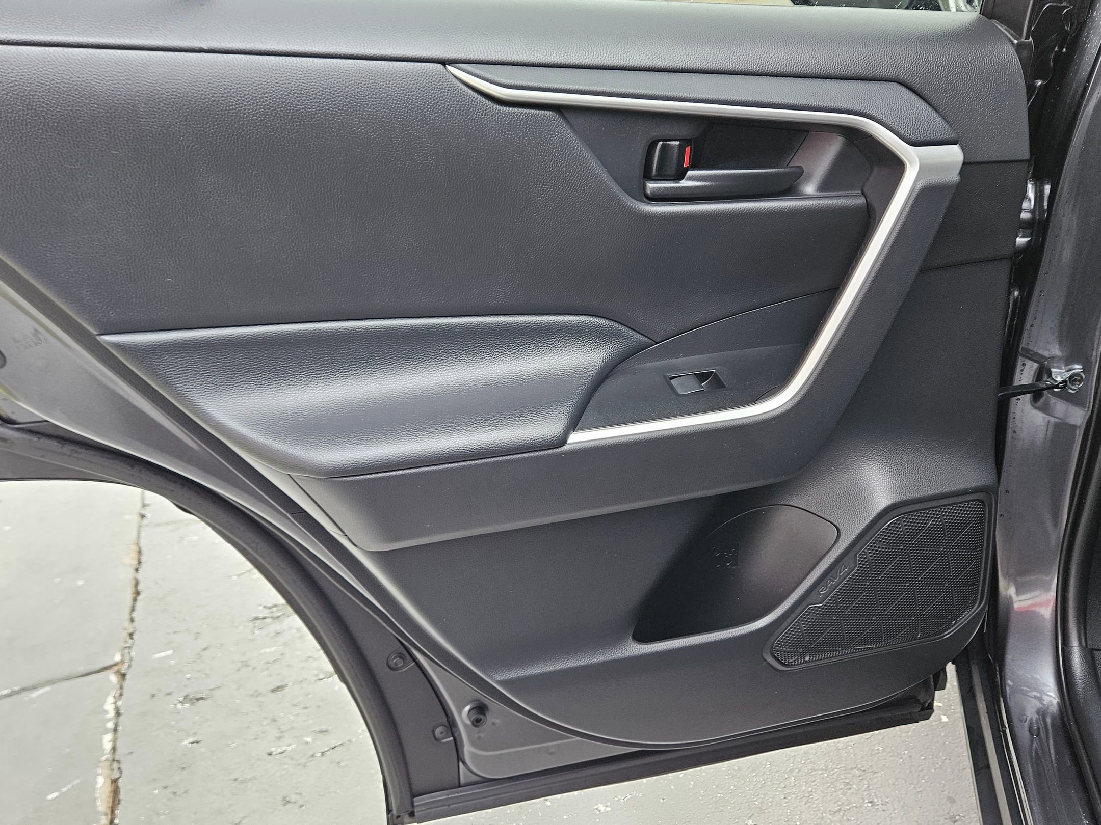 Used 2021 Toyota RAV4 LE image 22