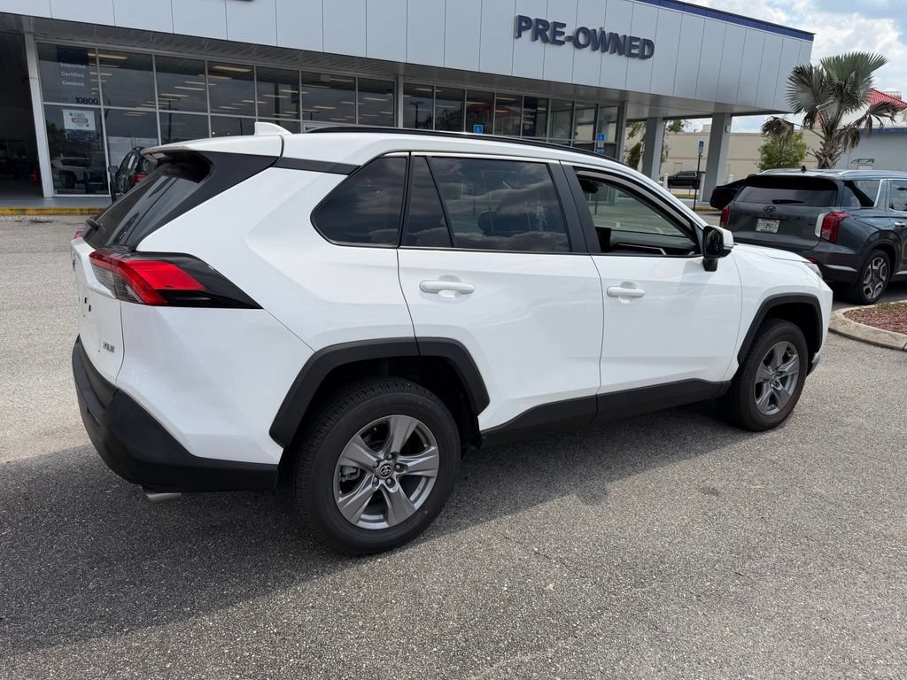 Used 2022 Toyota RAV4 XLE w/ Convenience Package FWD image 3
