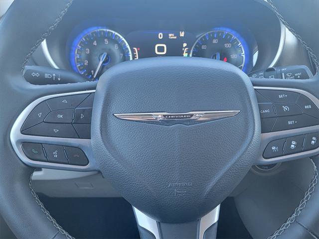 Certified 2023 Chrysler Pacifica Touring-L image 36