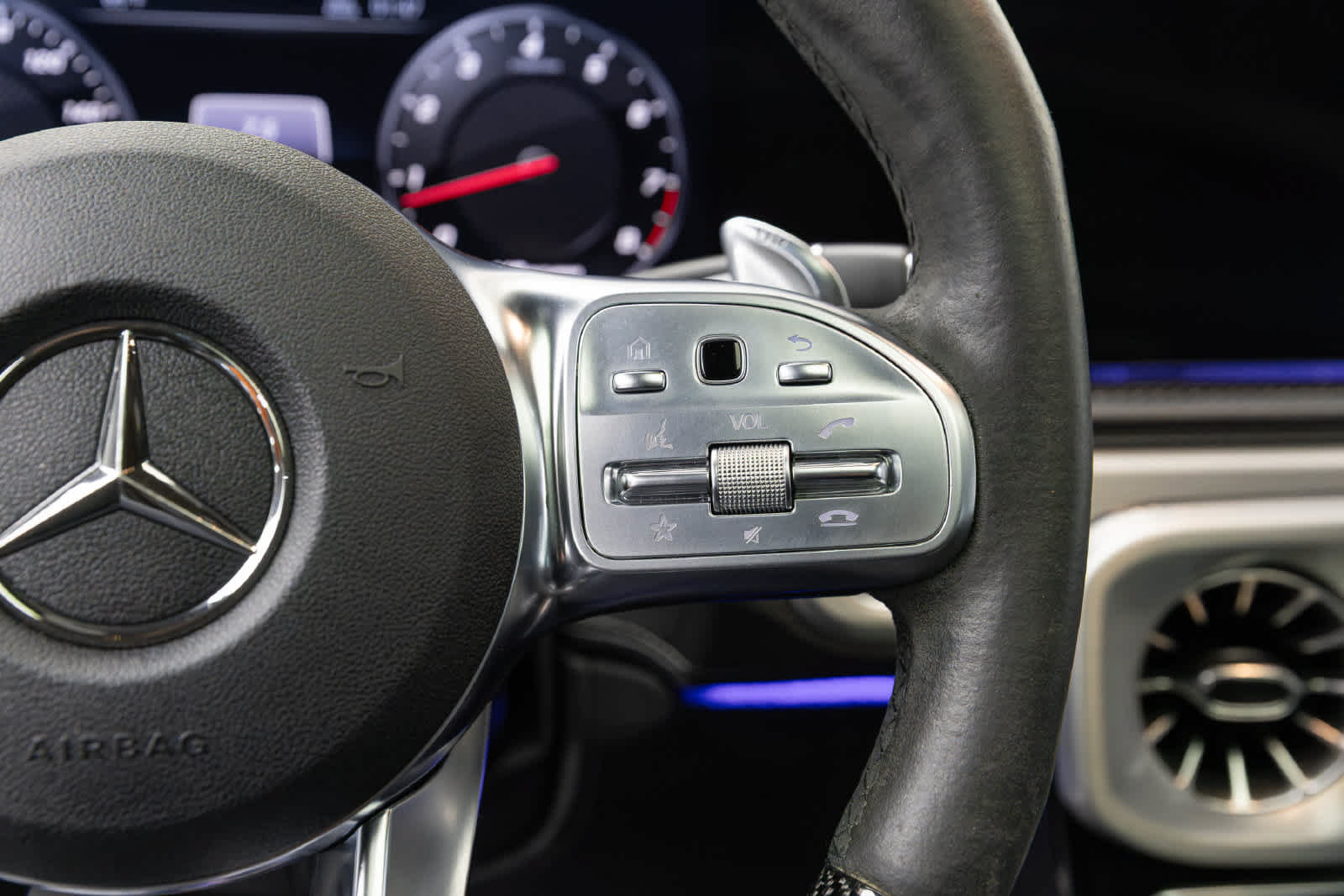 Used 2019 Mercedes-Benz G 63 AMG 4MATIC w/ Seat Comfort Package image 32