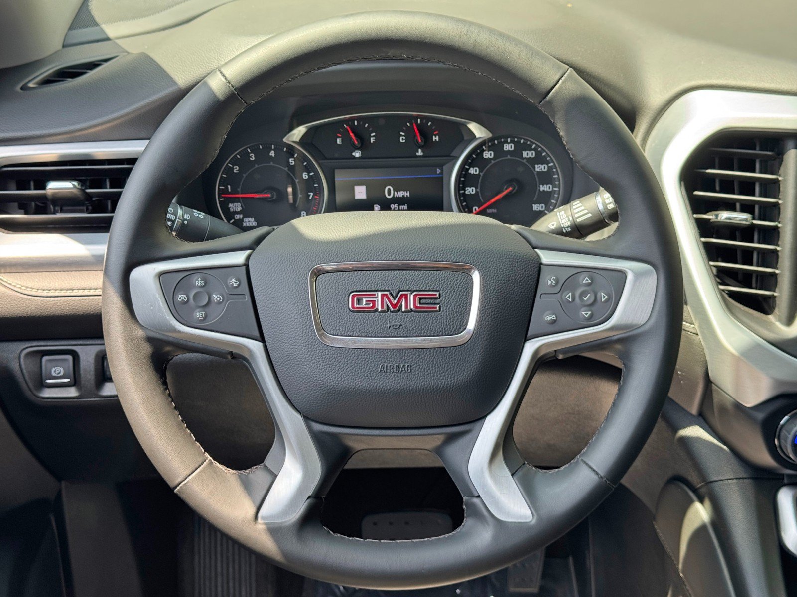 Used 2023 GMC Acadia SLT FWD image 17