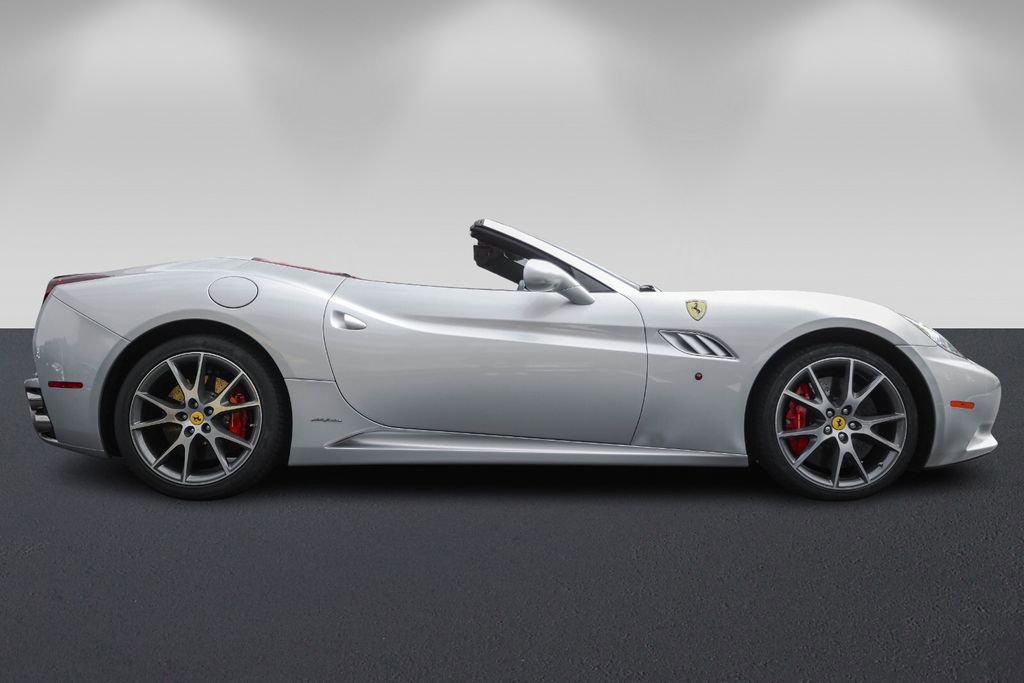 Used 2010 Ferrari California image 2