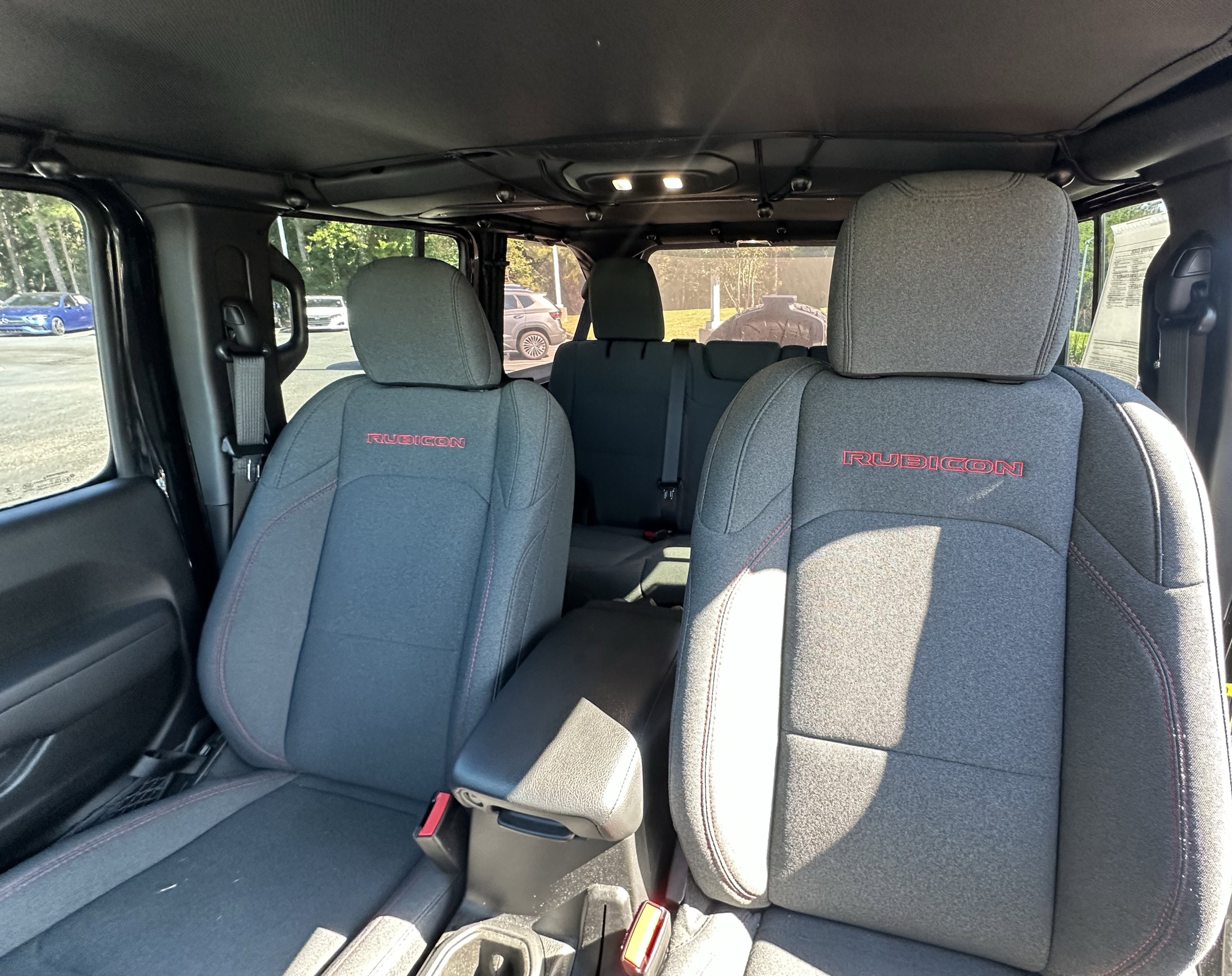 Used 2025 Jeep Wrangler Unlimited Rubicon AWD/4WD image 7